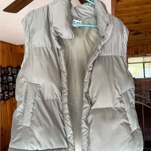 GAP Women's Metallic Gray Puffer Vest